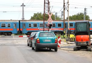 Szeged, felújítás, Klebelsberg-telep, vasúti átjáró, lezárás, MÁV, vonat, vasút, sorompó